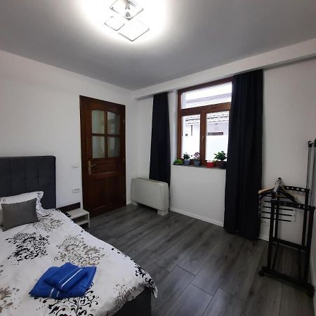 Appartement House Side By Side à Braşov Extérieur photo