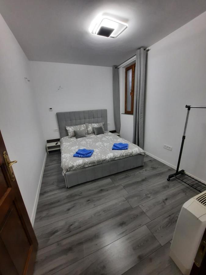 Appartement House Side By Side à Braşov Extérieur photo